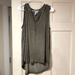 Button Top Tank size Medium